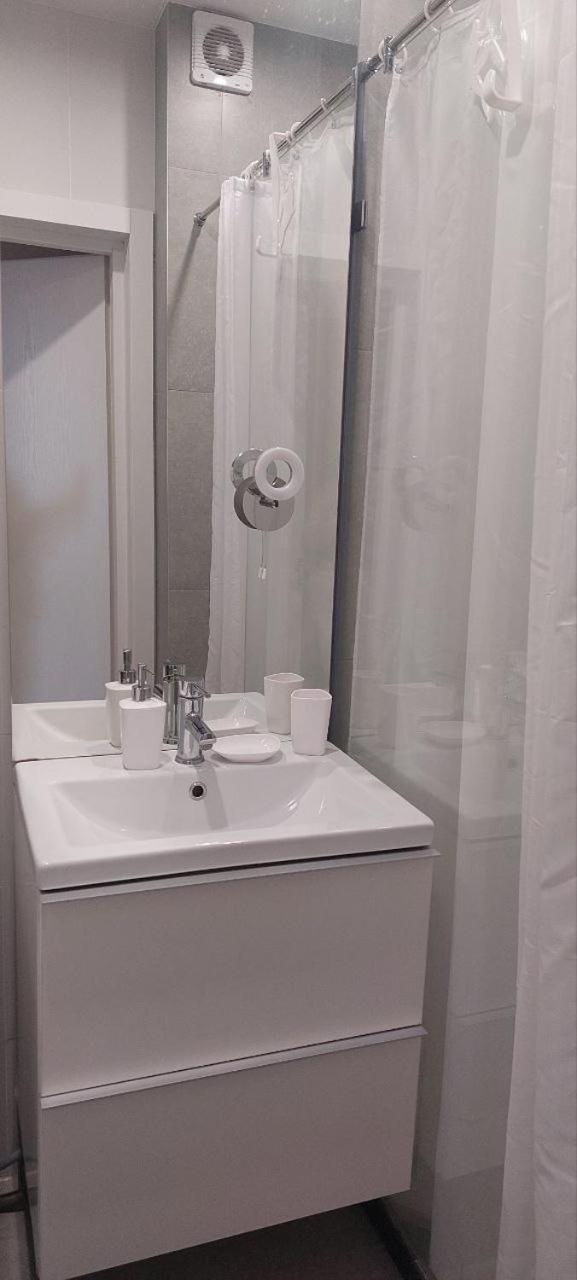 Apartment затишна, стильна студія біля виставкового центру Kyiv
