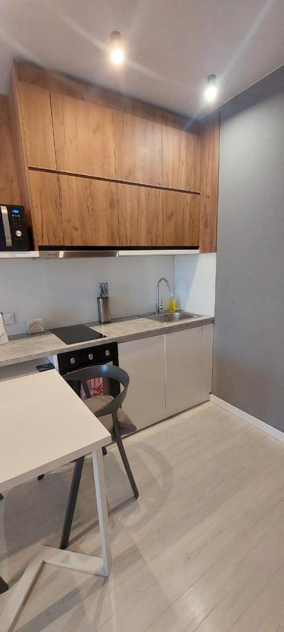 Apartment затишна, стильна студія біля виставкового центру *
