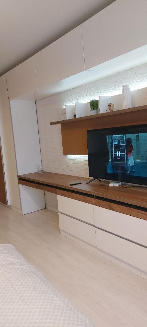 Apartment затишна, стильна студія біля виставкового центру